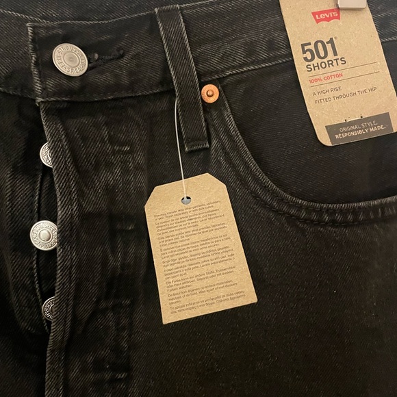 Levi’s 501 Shorts  A High Rise Fitted Through The Hip - Picture 5 of 6
